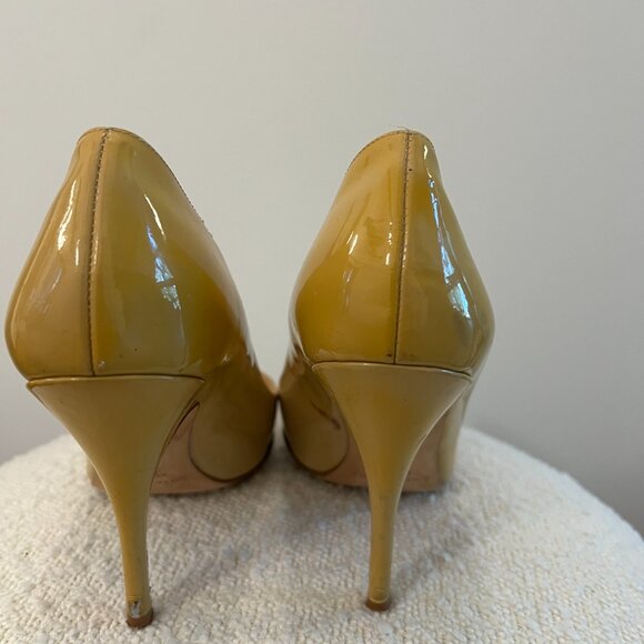 Kate Spade Nude Patent Pointed Toe Pumps - US 7.5 - Picture 4 of 6